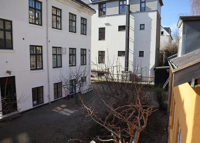 Rooms In Quiet Yellow Courtyard Apartment