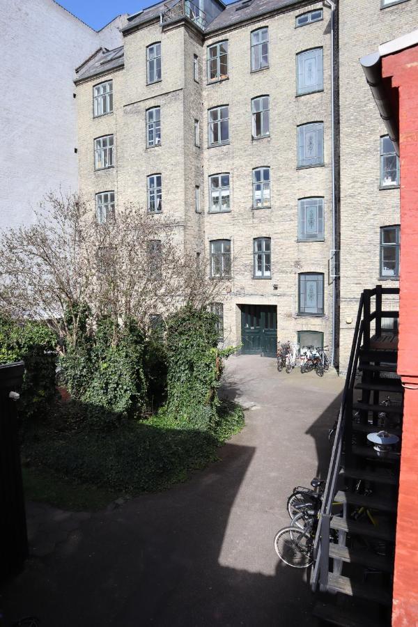 Guest house In Quiet Yellow Courtyard Copenhagen